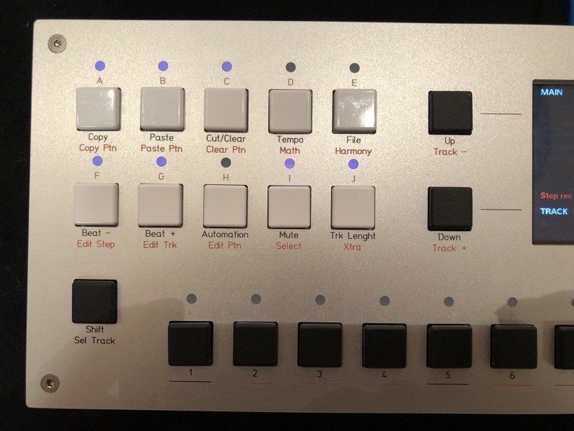 Superbooth 18 展會：XIRID XS2 新時代的 64 軌 MIDI 音序器第一時間上手